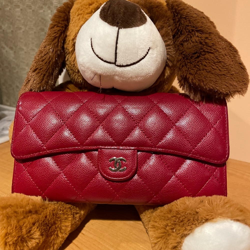 💯 authentic Chanel wallet
